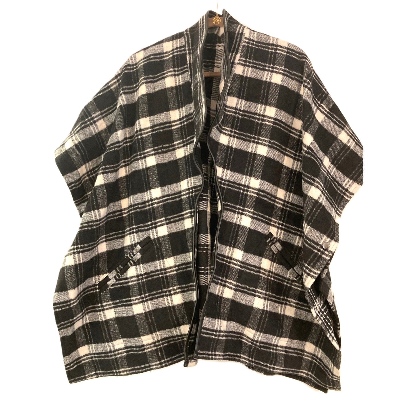 Nordstrom Lodge Plaid Side Pocket Poncho Cape One Size in Black and White NWT