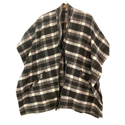 Nordstrom Lodge Plaid Side Pocket Poncho Cape One Size in Black and White NWT