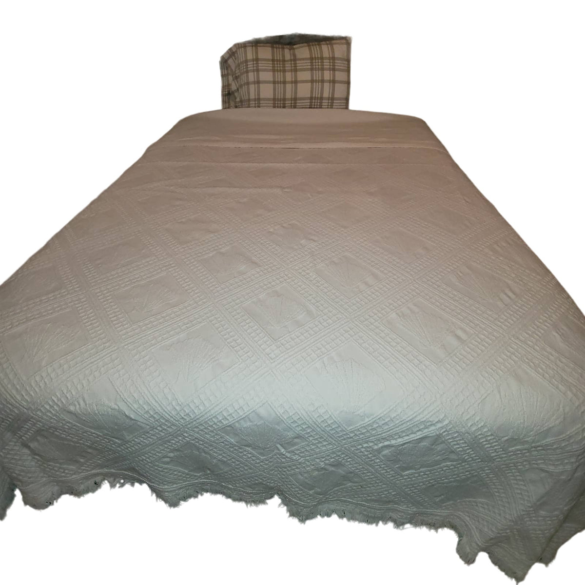 Vintage Fringe White Coverlet blanket Bedspread Queen Matelassé Bedspread Shells