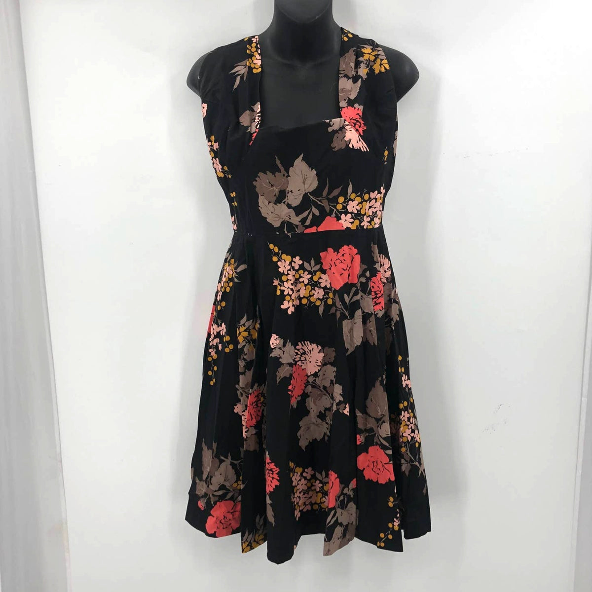Vintage Sleeveless Belted Fit Flare Dress Halter Neck Backless Floral Circle