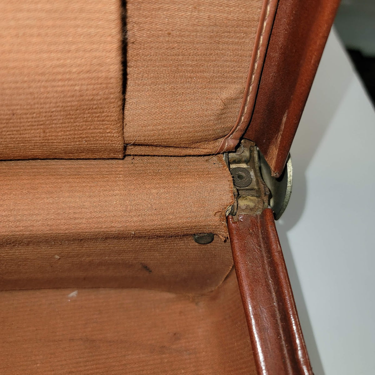 Leather suitcase briefcase VINTAGE handles Brown/tan stiitching 1940s