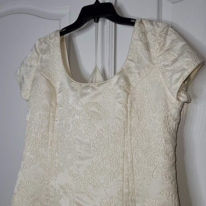 Oleg Cassini Vintage Cream Embroidery Applique Train Size 22 Wedding gown Dress