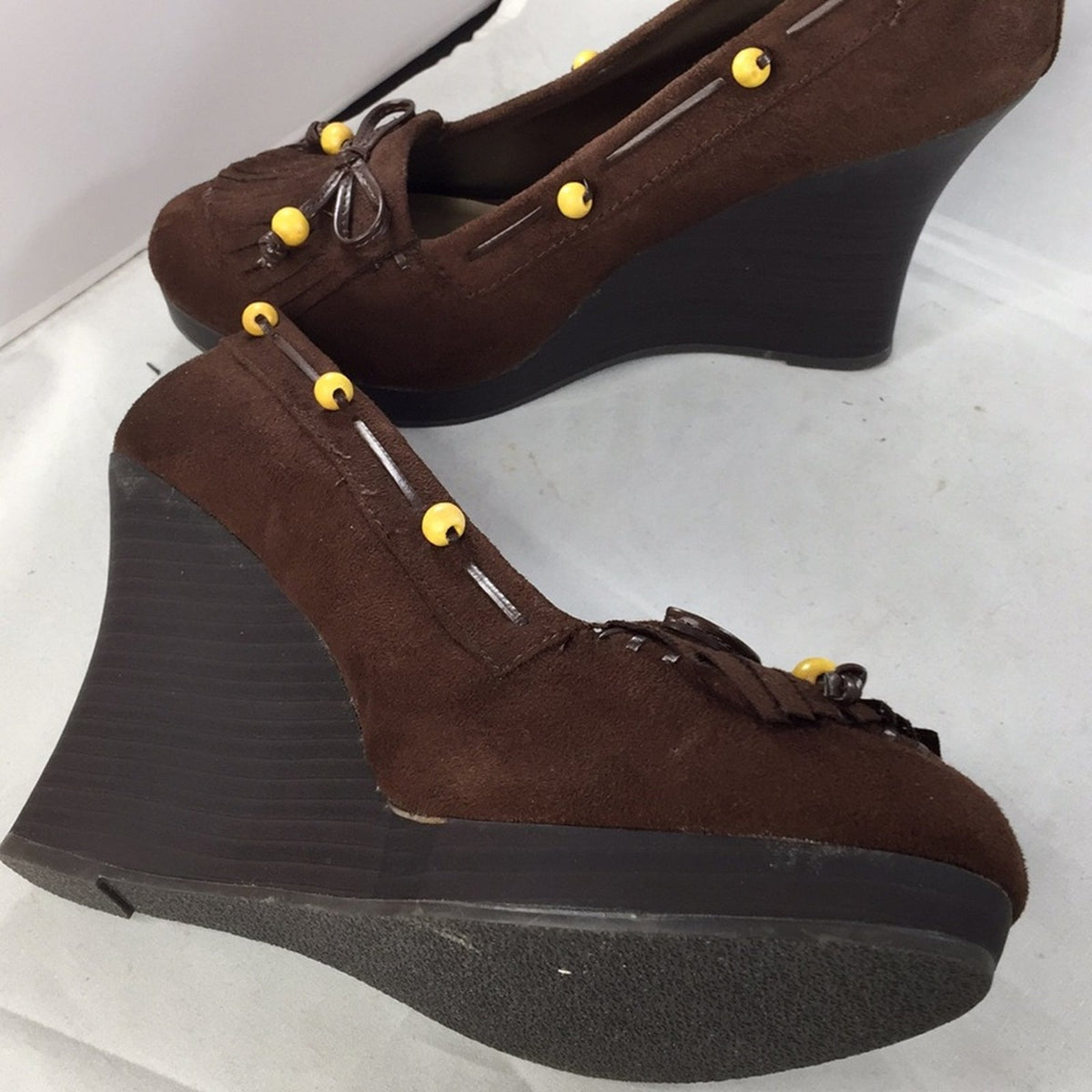 QUPID Brown suede stacked wedge Stacked 4” heels Shoes 9 Beads Closed Round Toe