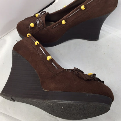 QUPID Brown suede stacked wedge Stacked 4” heels Shoes 9 Beads Closed Round Toe