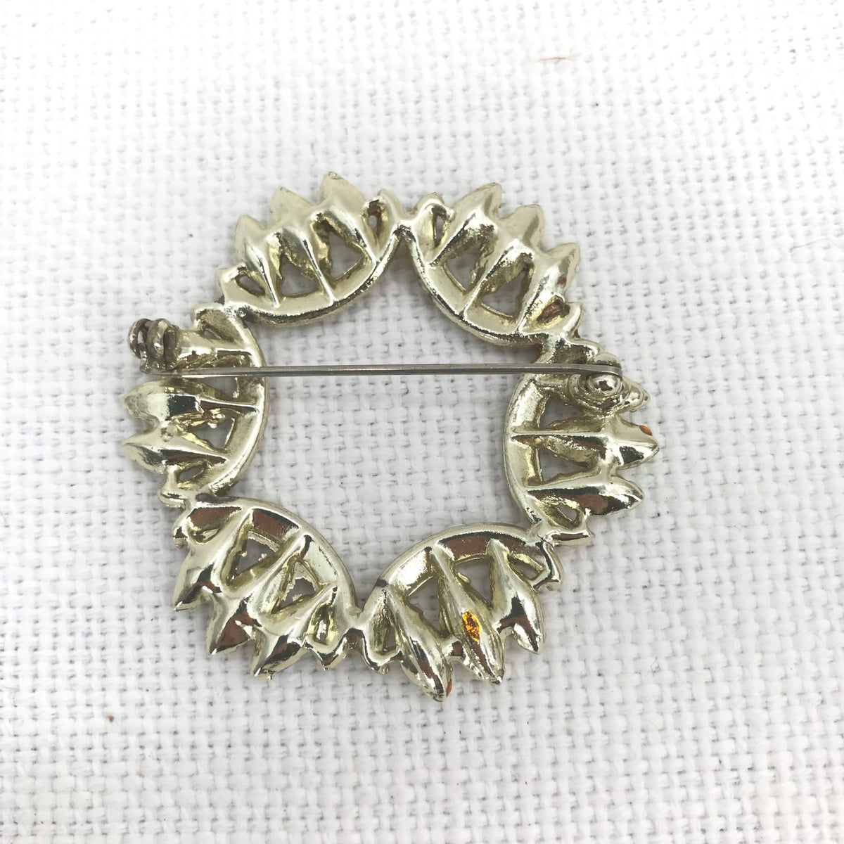 Crystal Wreath Brooch in Antique Design Rhinestone Faceted Diamante 1980s