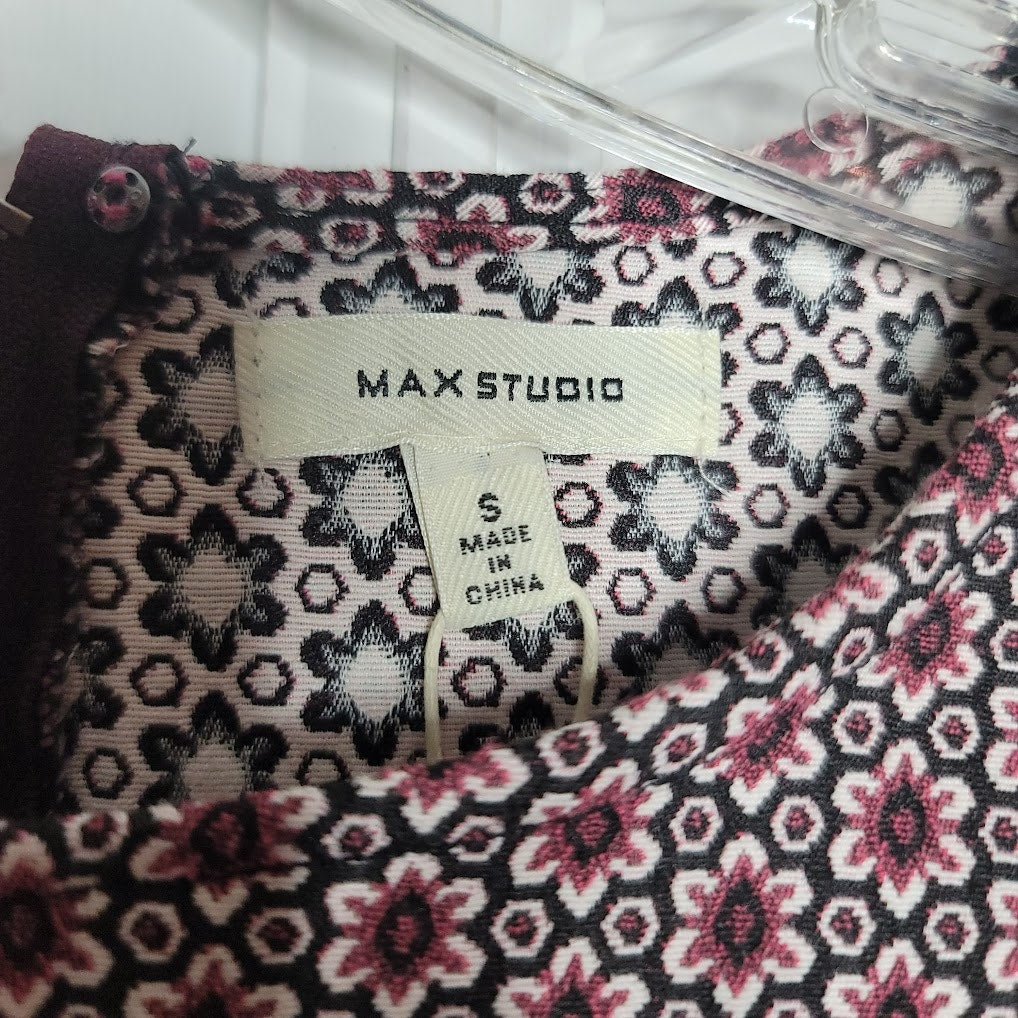Max Studio Casual Spring floral Geometric Black Rose Size Small Dress sleeveless