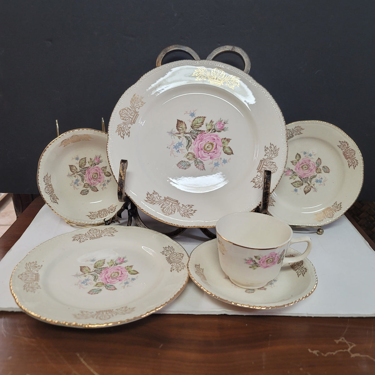Homer Laughlin Queen Ester Dinner salad bread Plate Bowl cup saucer One Setting