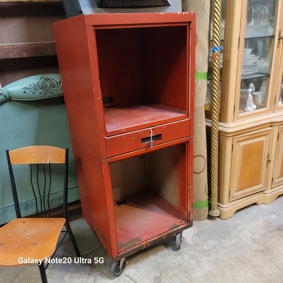 SECONDHAND SANDIES red metal rolling cart storage NEED A GOOD CLEANUP