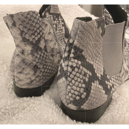 Munro Snakeskin Print Cate Side Zip Leather Ankle Boots Sz 9M Grey and Black NWT