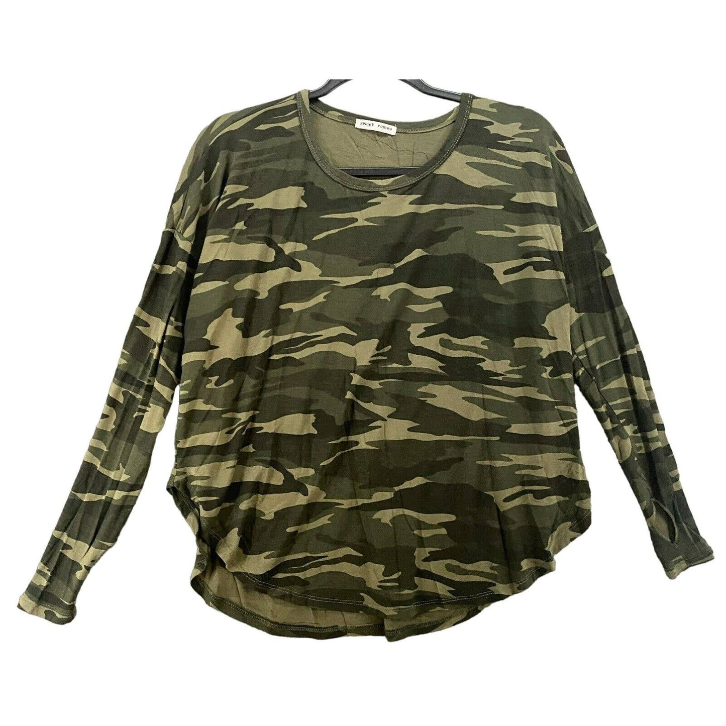 Sweet Romeo Thumbhole Long Sleeve Round Neck Curved Hem Top Sz Small in Camo NWT