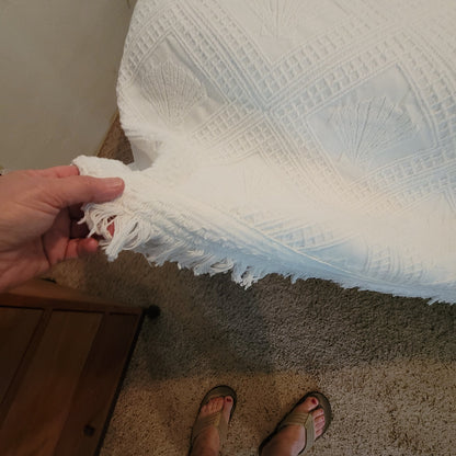 Vintage Fringe White Coverlet blanket Bedspread Queen Matelassé Bedspread Shells