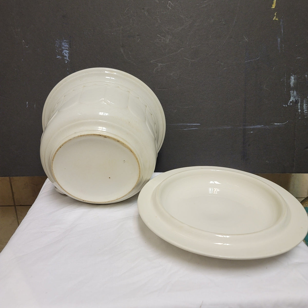 Vintage Ironstone Ceramic White round Chamber pot handle and lid Slot jar potty