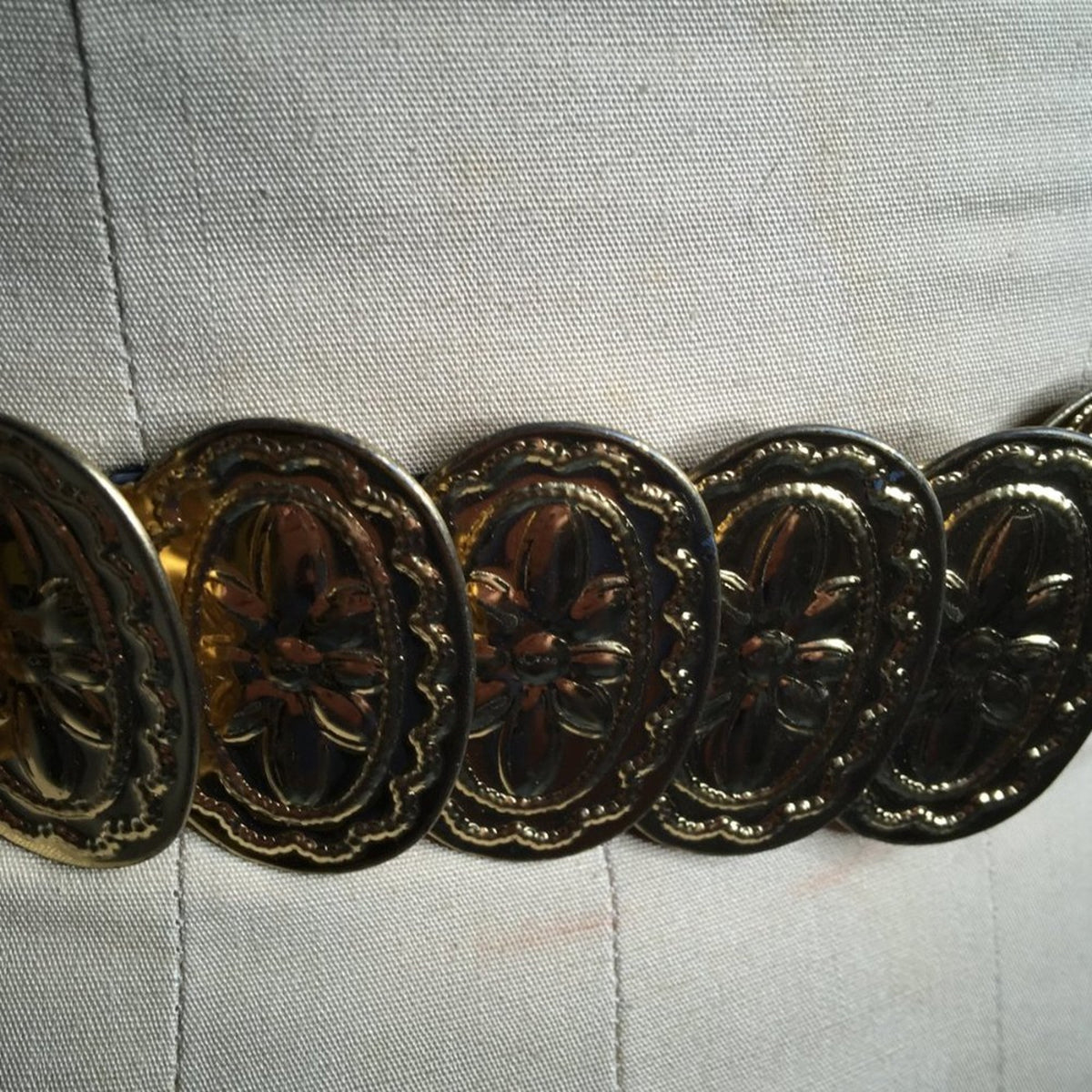 Vintage 1980s Belt Stretch concho gold Metal Elastic Size Medium/ Large DISCO