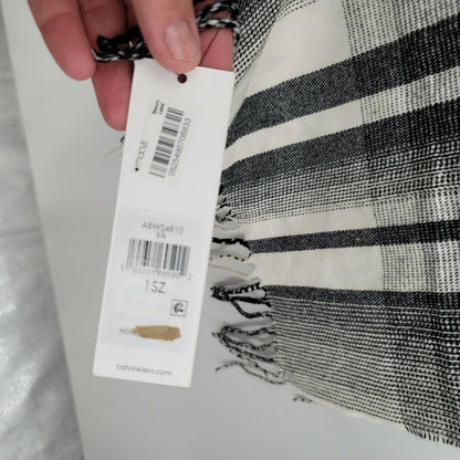 Calvin Klein Plaid Blanket fringe Woven Scarf Color Gray/Black/ white One Size