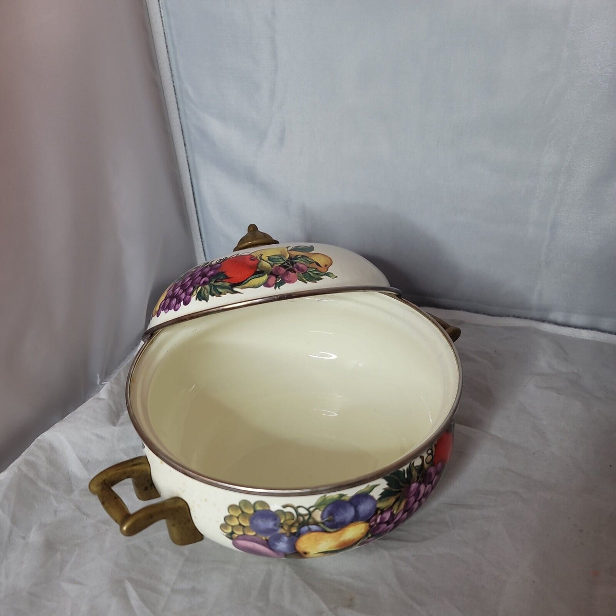 Tabletop CORNUCOPIA Enamel on Steel 2 Qt Dutch Oven w/ Lid, Fruit, 8" Diameter