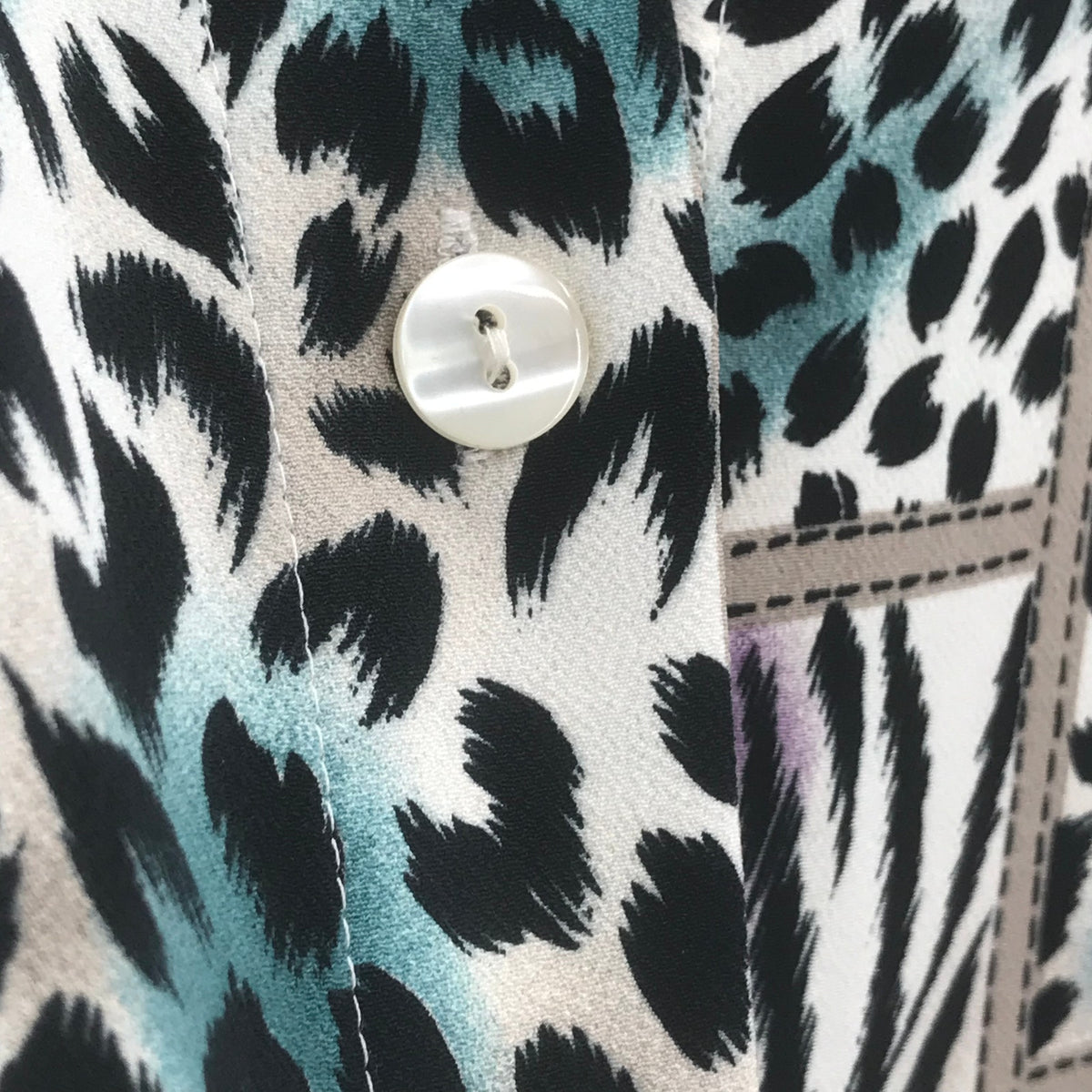Alfred Dunner Women's Long Sleeves Button Up Shirt Top Animal Print Size 14 NWT