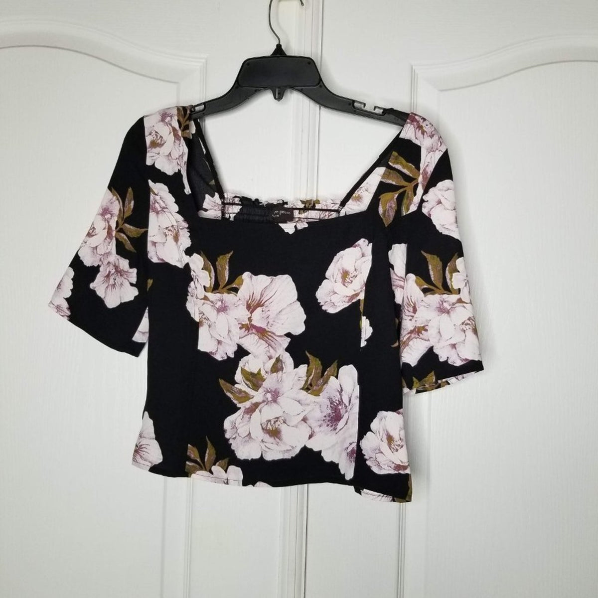 NWT Free Press Square Neck Elbow Sleeve Black Top Purple Floral Medium