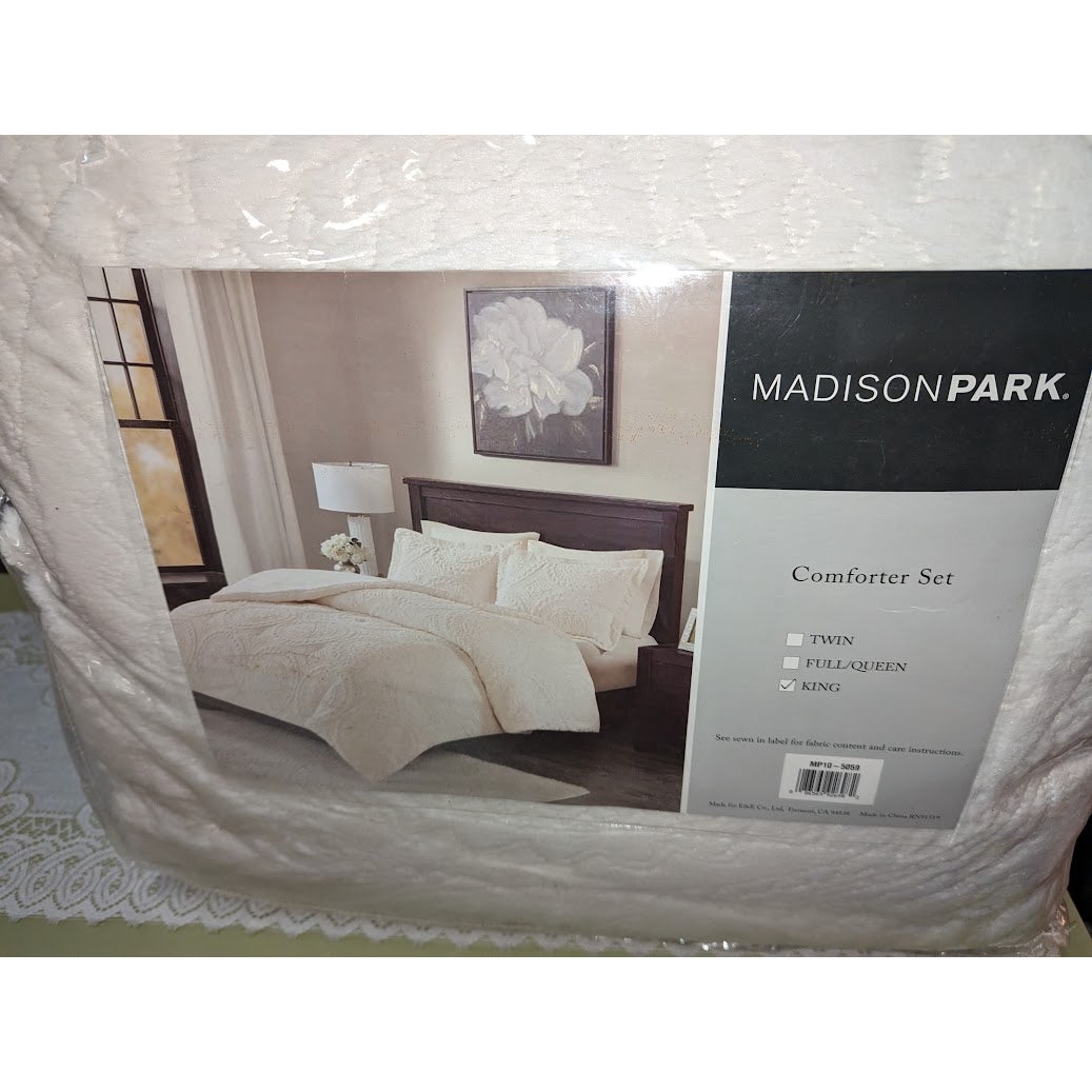 MADISON PARK BISMARCK KING COMFORTER SET PLUSH Faux Fur Bedspread and Shams