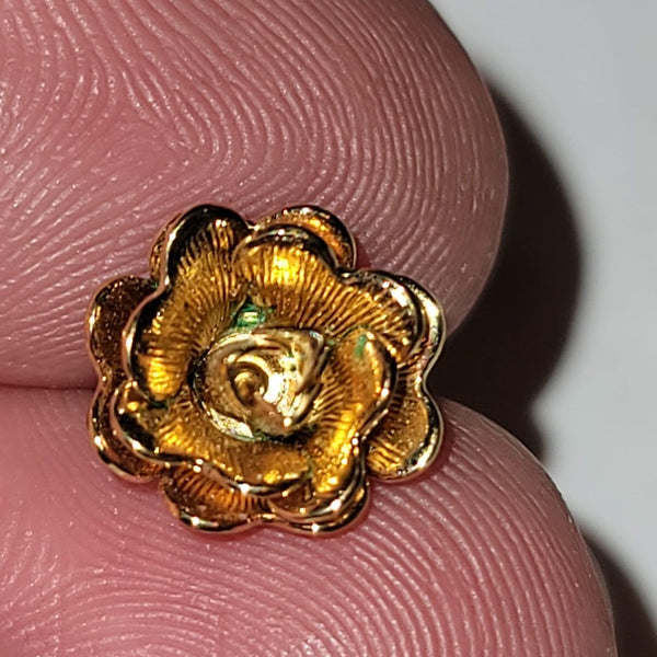 Pair gold posts flower earrings studs pierced Petite dainty 1980s