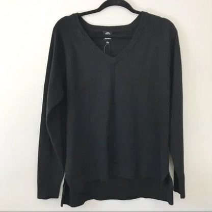 Bobeau Women's Classic V Neck Pullover Sweater Top Medium Black NWT High Low