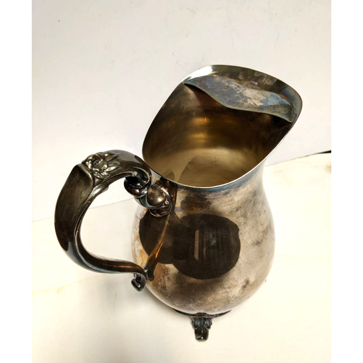 WM Rogers Ornate Plated Silver Stainless Steel 4 Footed Drink Pitcher Ice Lip 317