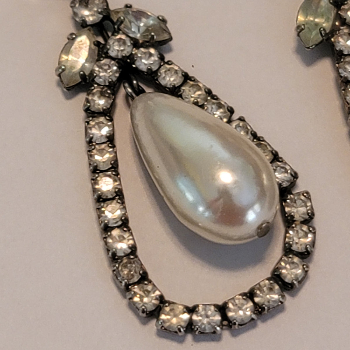 Vintage Faux rhinestones pearl drop pierced earrings dangle Clip On