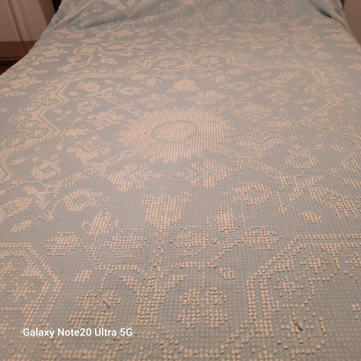 Vintage knotted MEDALLION blue white Bedspread Coverlet fringe 74" X 108" FULL