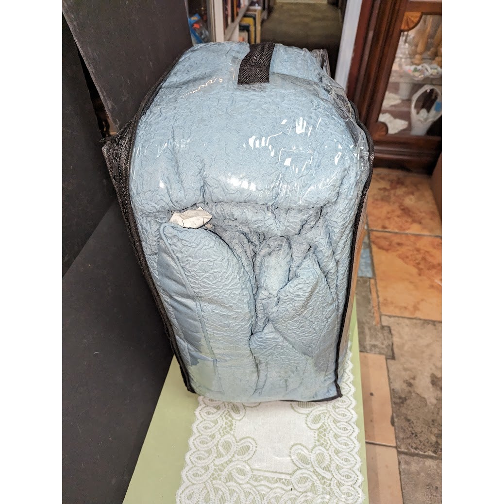Style 212 Daisy Textured 5-Piece King Comforter Set Blue New bed in bag