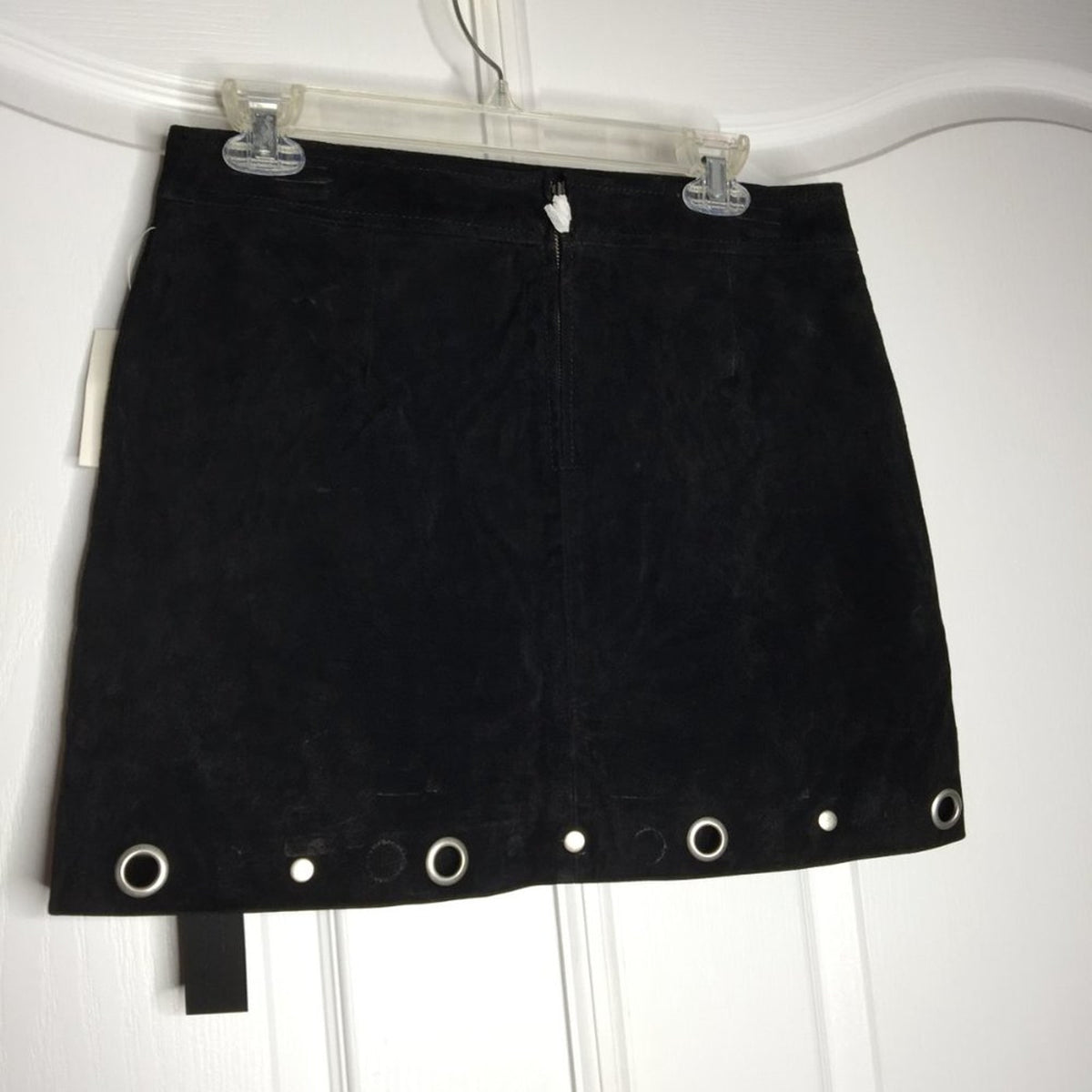 Blank NYC Grommet Suede Mini Skirt 100 % suede leather Castle Black Size 28