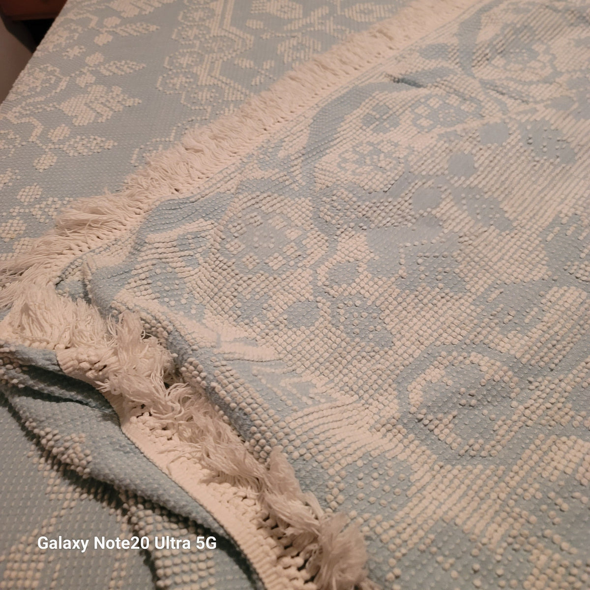 Vintage knotted MEDALLION blue white Bedspread Coverlet fringe 74" X 108" FULL