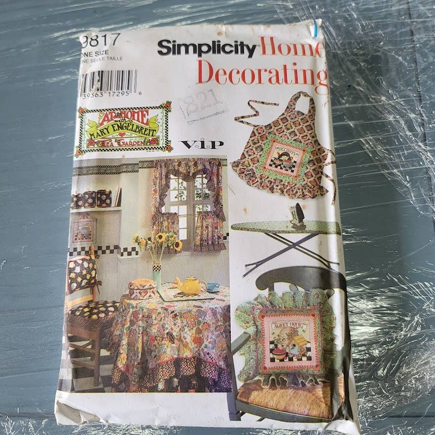 Vintage Pattern Sewing Mary Engelbreit 9817 Apron Notions TableCloth Curtain