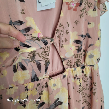 Love, Fire VNeck Large Floral Dress Flutter Sleeve Keyhole Detail Peachy Elastic