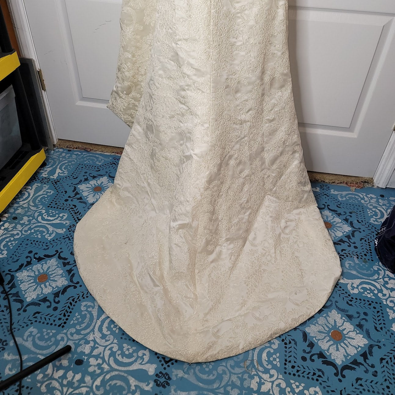 Oleg Cassini Vintage Cream Embroidery Applique Train Size 22 Wedding gown Dress