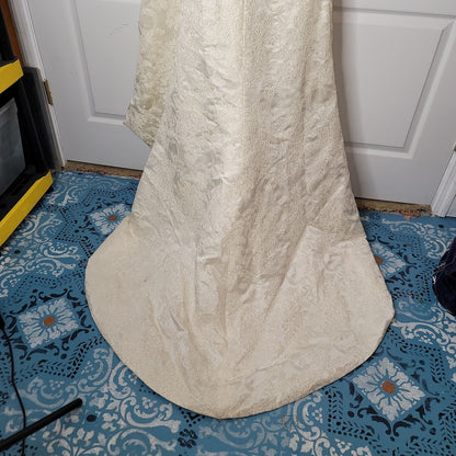 Oleg Cassini Vintage Cream Embroidery Applique Train Size 22 Wedding gown Dress