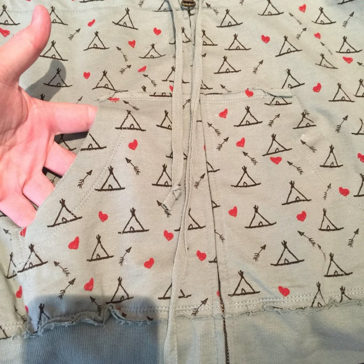 Blue Bird Full Zip Hoodie Short Sleeve Green Red Heart Tepees MediumTie waist