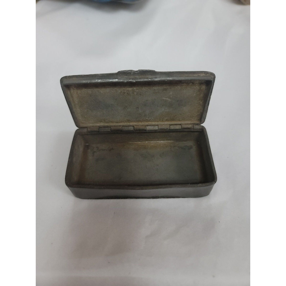 Antique Pewter Snuffbox Snuff Box Raised Floral Jardinière w/ Flowers Lid Design