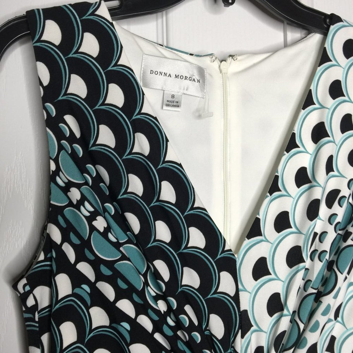 Donna Morgan Sleeveless Sheath Dress Twisted Front V-Neckline Printed Size 8