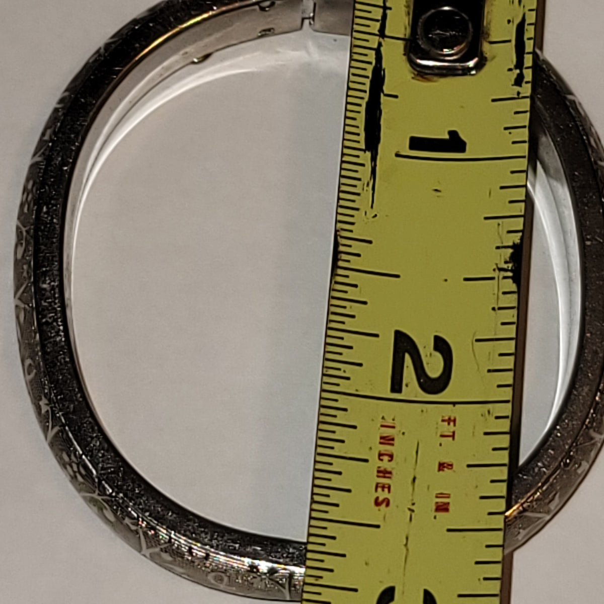 Silvertone bangle bracelet etched safety chain hinged floral floral motif Small