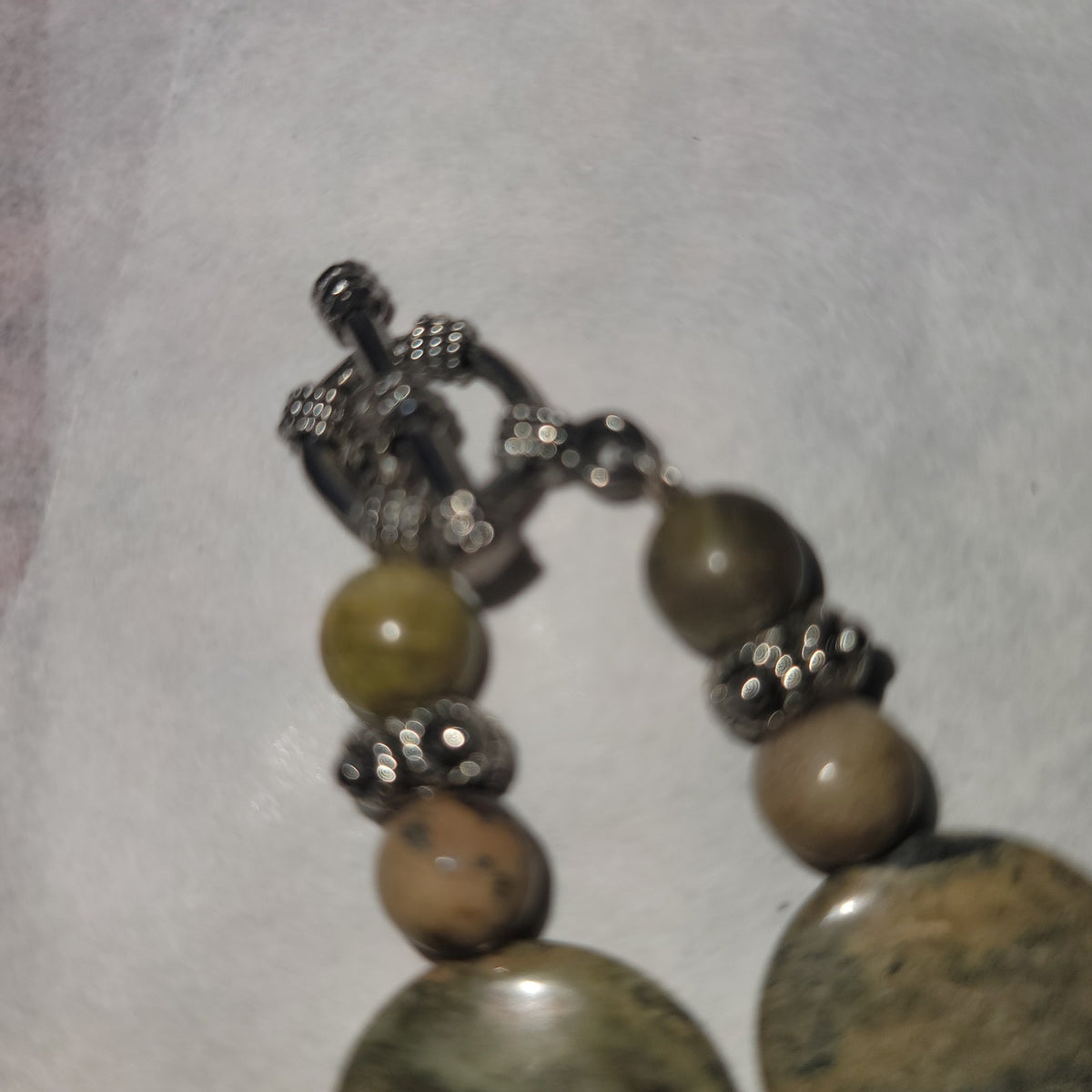 Vintage Green stone bead Necklace Costume Jewelry Fashion Icon BE DIFFERENT