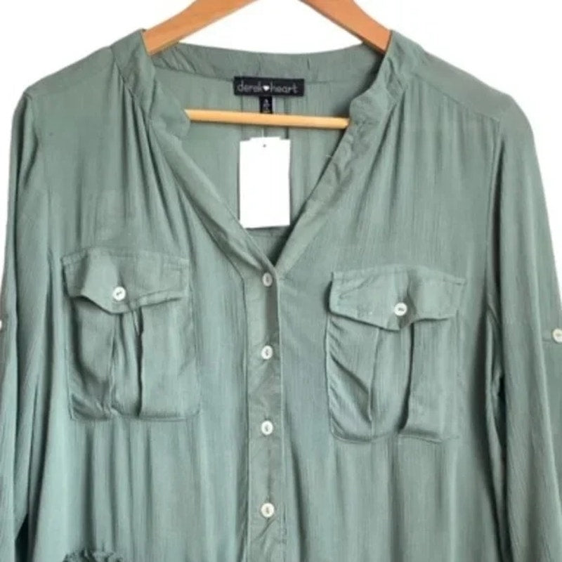 Derek Heart Laurel Wreathe Green Medium NEW blouse buttonfront peasant tunic top