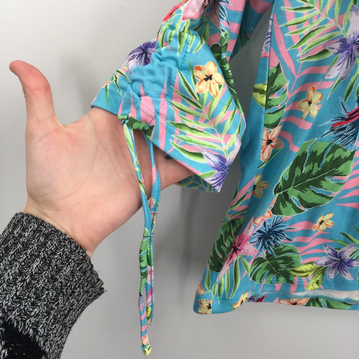 Caribbean Joe Tropical Pullover Top 3/4 Sleeve Crew Parrot floral Small SPRING