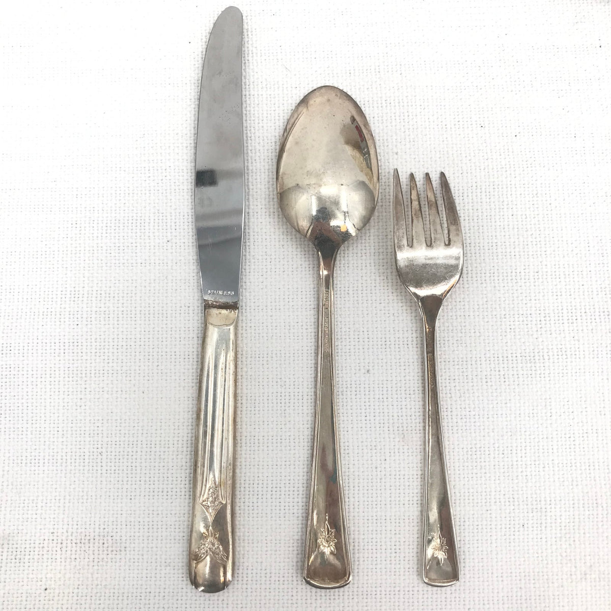 Oneida Stainless Flatware WHITTIER Spoon, Fork, Dinner Knives Set