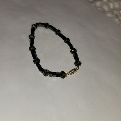 Vintage glass bead bracelet green cat ovoid black obsidian square barrel clasp