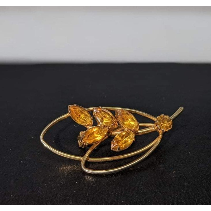 Vintage Amber Yellow Rhinestone Gold Wire Swirl Foliage Stem Brooch Pin lapel