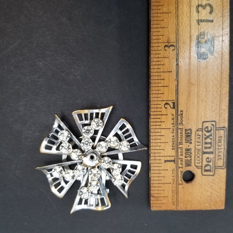 Vintage star silvertone star rhinestone scarf clip