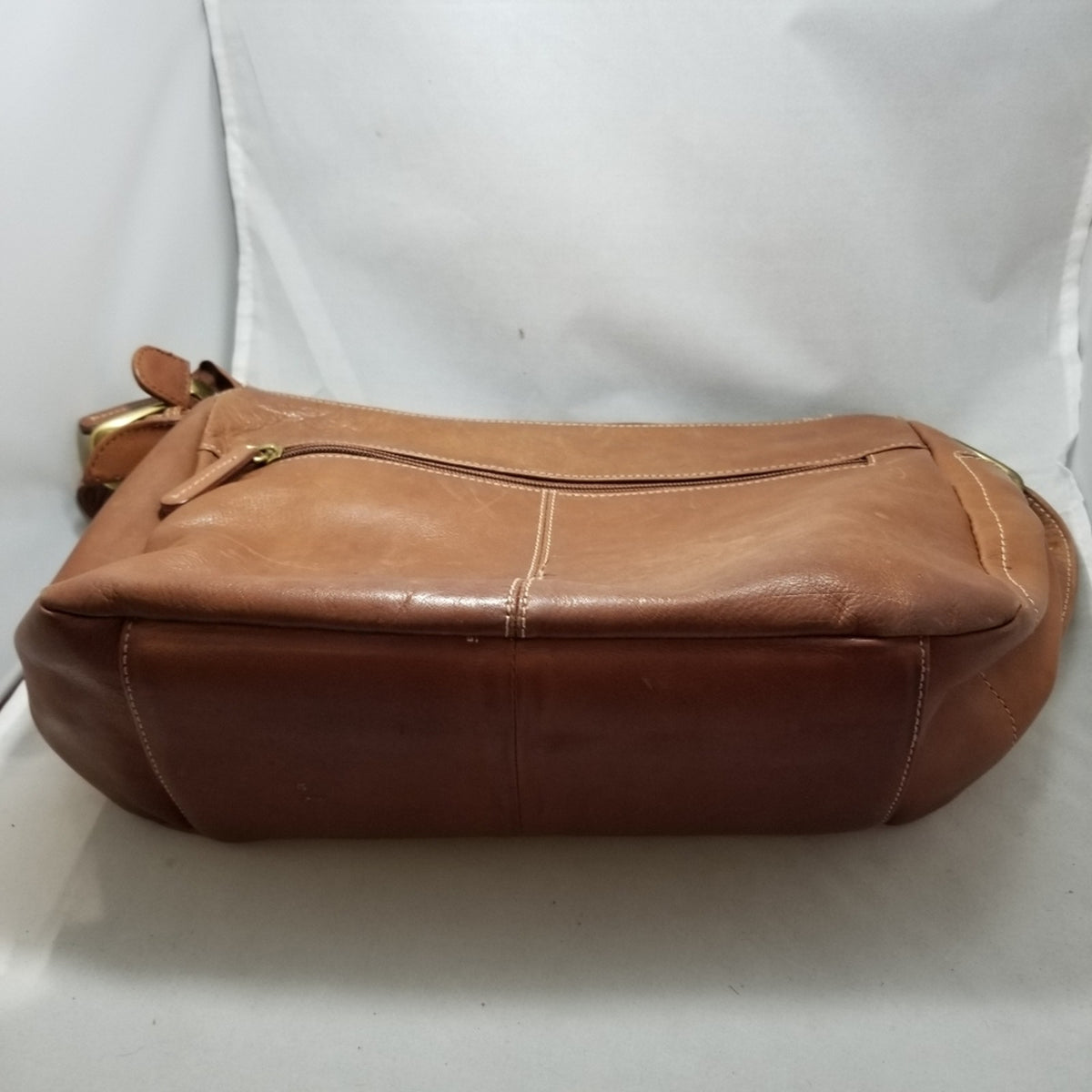 STONE MOUNTAIN leather shoulder tan bag purse Zip and front pouch Key ring