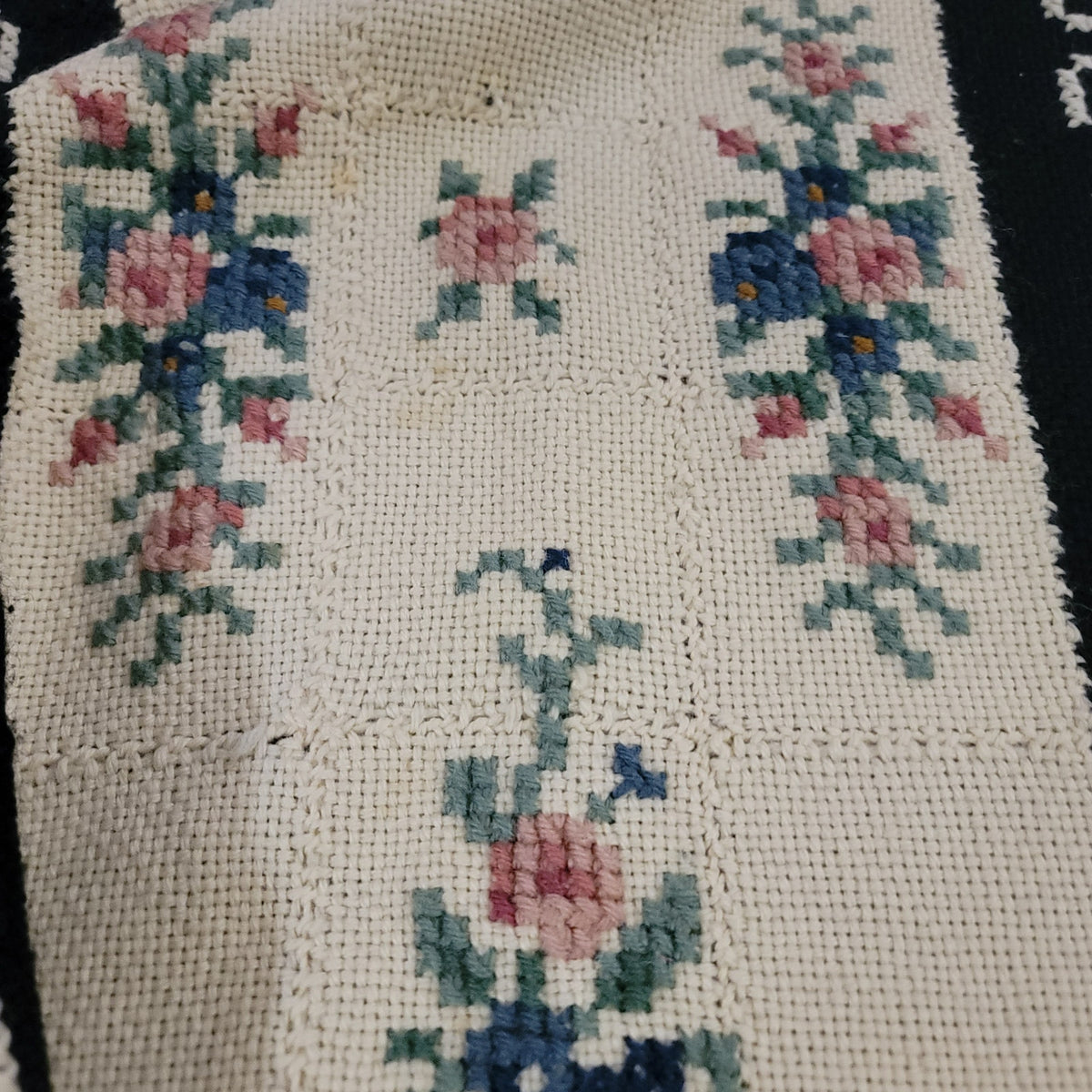 Handmade coverlet Needlework Floral Colorblock Blue Black Blanket Bedspread VTG