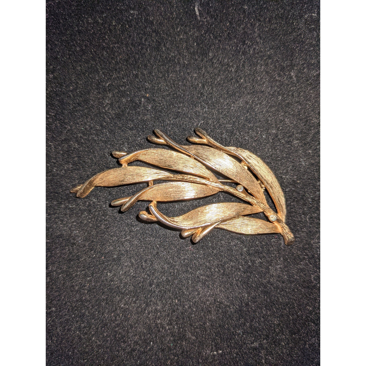LISNER Vintage Gold Tone Leaf Branch Stem Brooch Pin Signed 60s