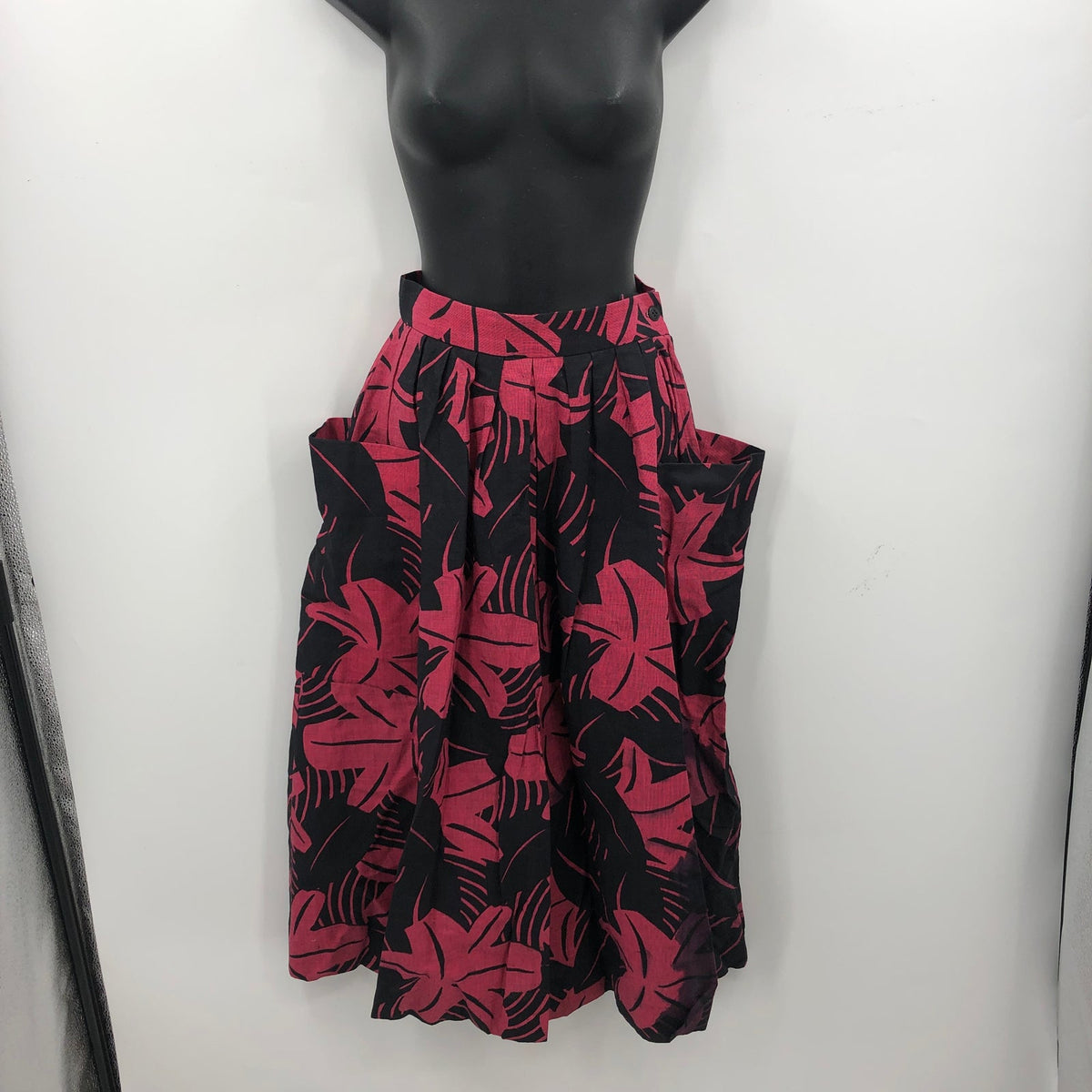 JH Collection Women's High Waist Pleated Floral Midi Skirt Red/Black 32"