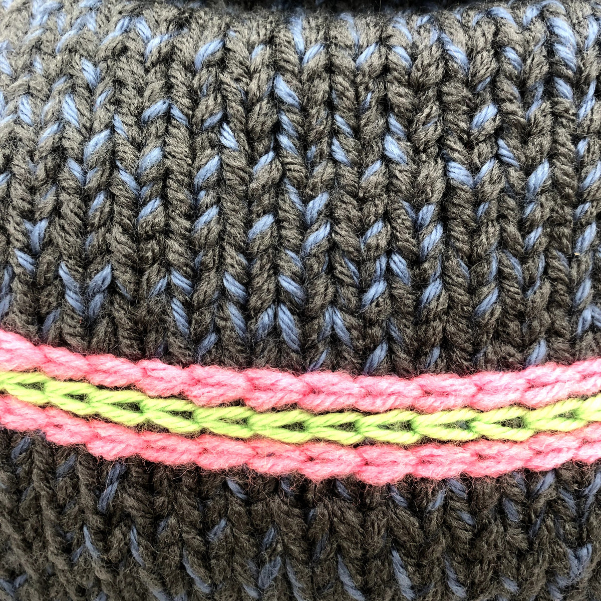 Vintage Round Plastic Handle Yarn Purse Knitted Crochet Detail Black Flower Pink